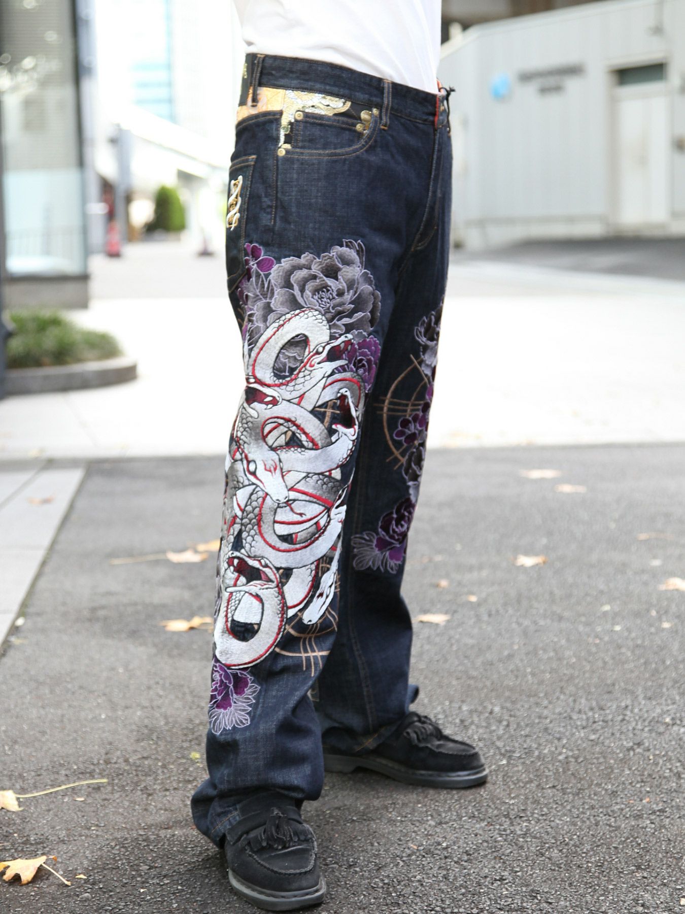 絡繰魂・粋】“ヤマタノオロチ”8連ポケット総刺繍デニムパンツ〔別注