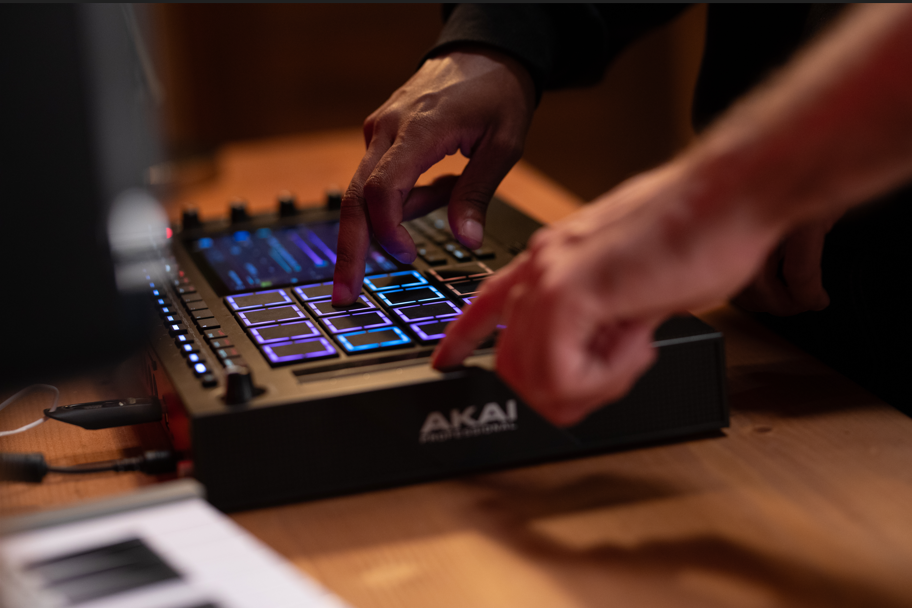 Akai Pro MPCシリーズ | コンピューター経由でMPCにコンテンツを転送