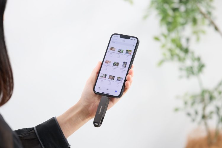 サンディスク Slim Dual Drive Portable SSD」で大量のデータを