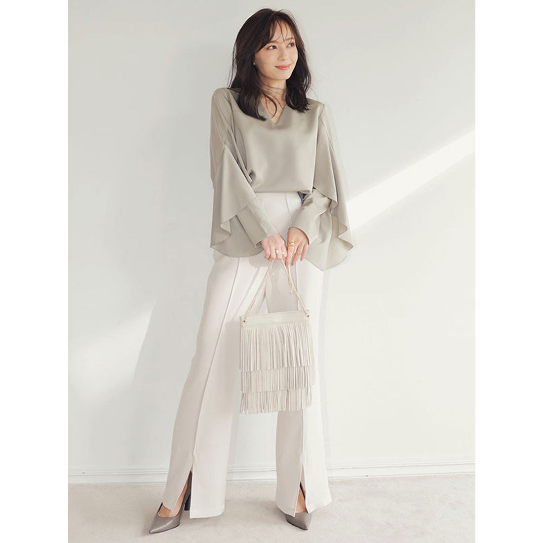 アニュアンス anuans ツイストフリルVネックブラウス （BEIGE