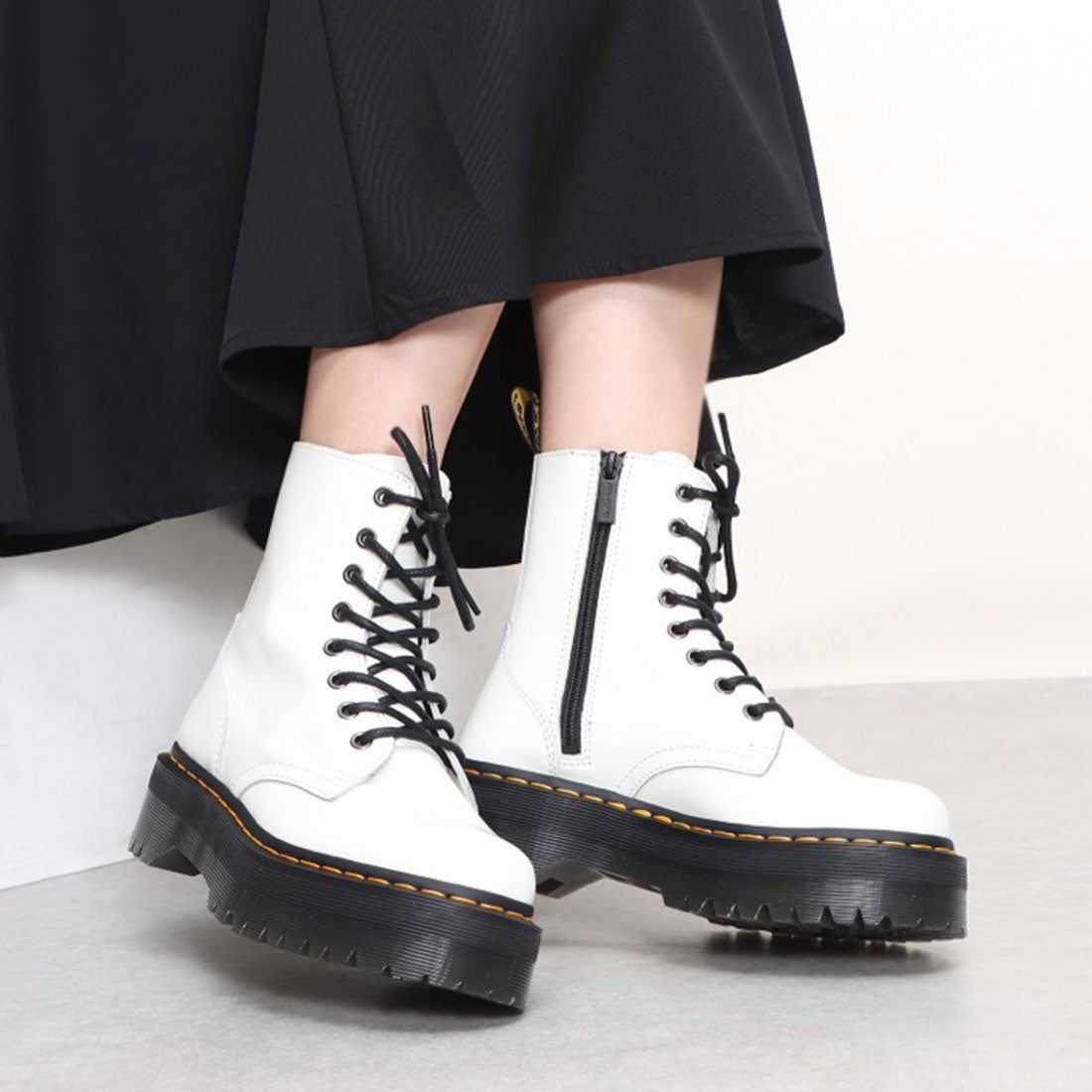 ドクターマーチン Dr.Martens レディース 8ホールブーツ JADON POLKA