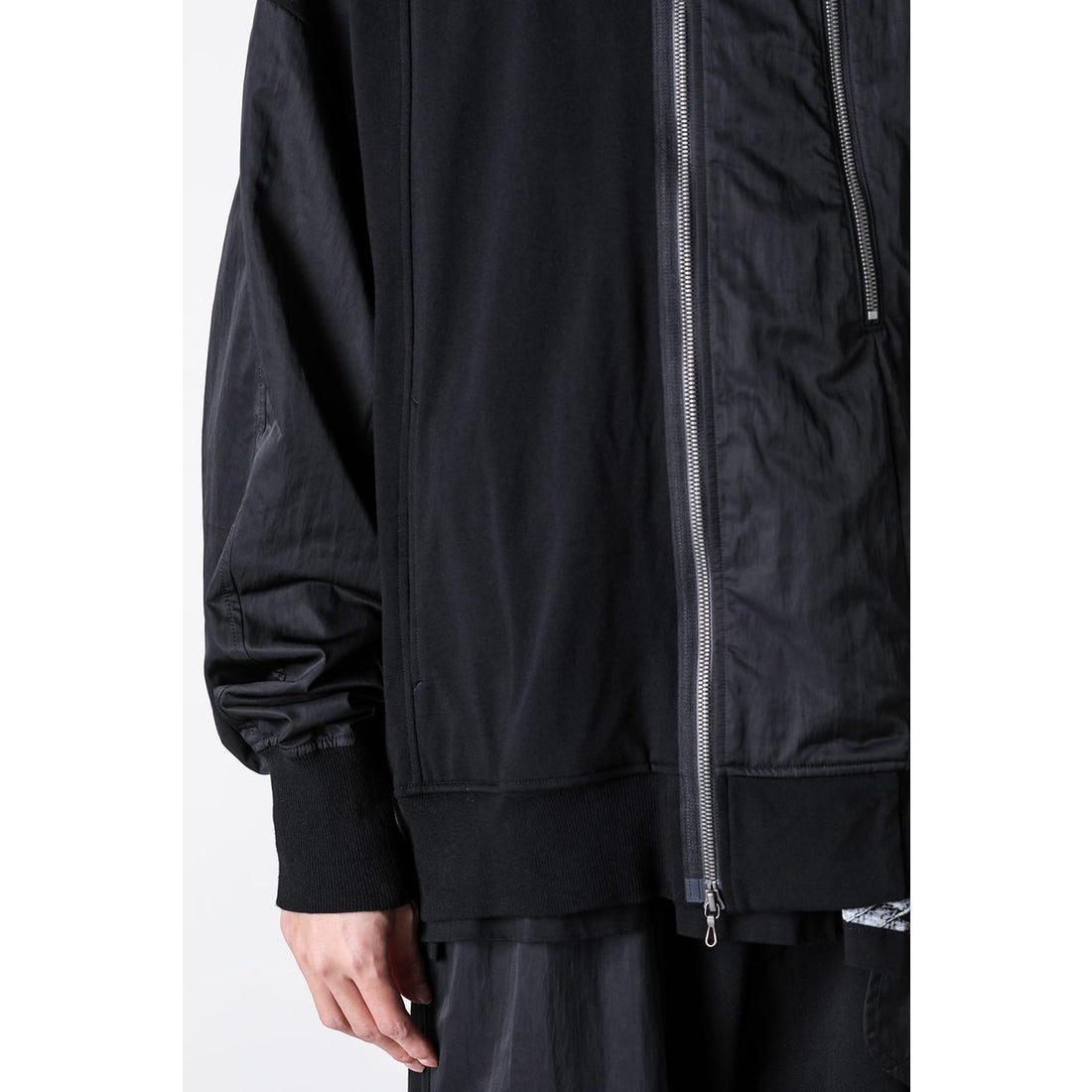ユリウス JULIUS COTTON SWEAT ZIP Parker （BLACK） -FASCINATE