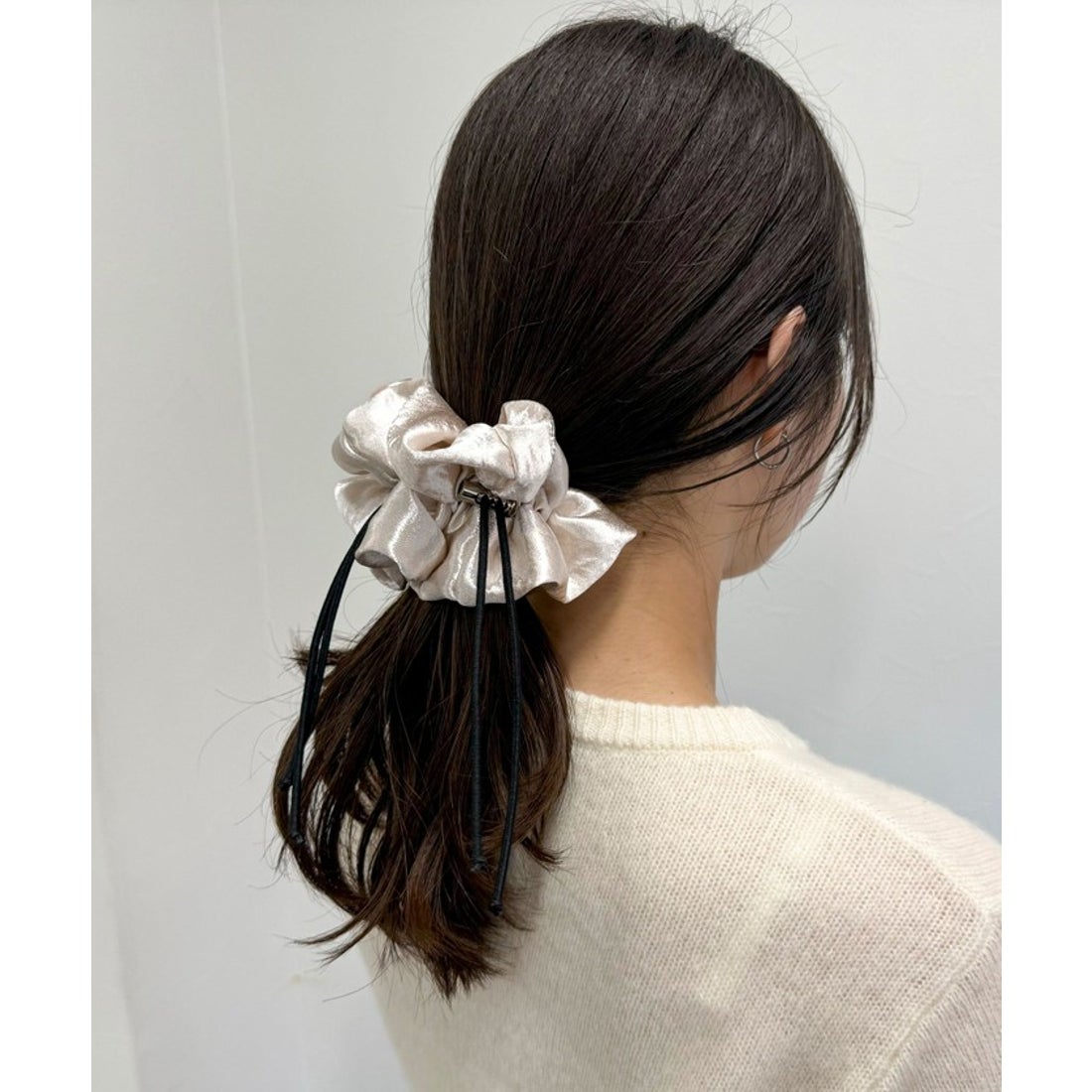 フレディエミュ fredy emue サテンドロストシュシュ （キナリ