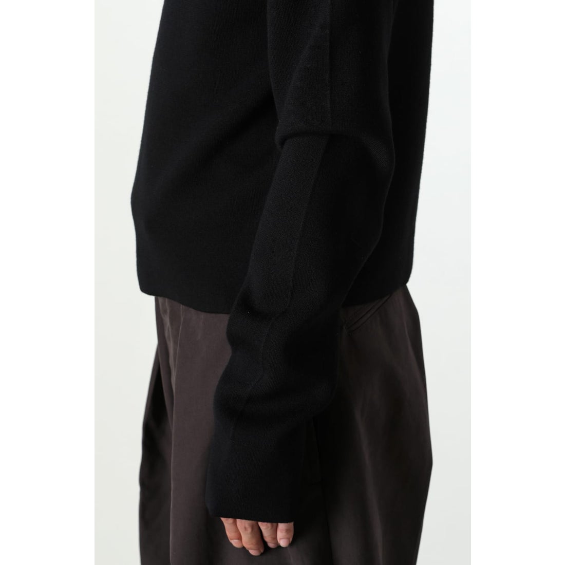 オマールアフリディ Omar Afridi Knitted Drivers Jumper （Black