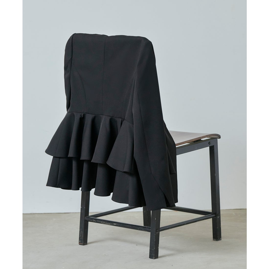 ルイルエブティック RUIRUE BOUTIQUE ノーカラーフリルペプラムスリム