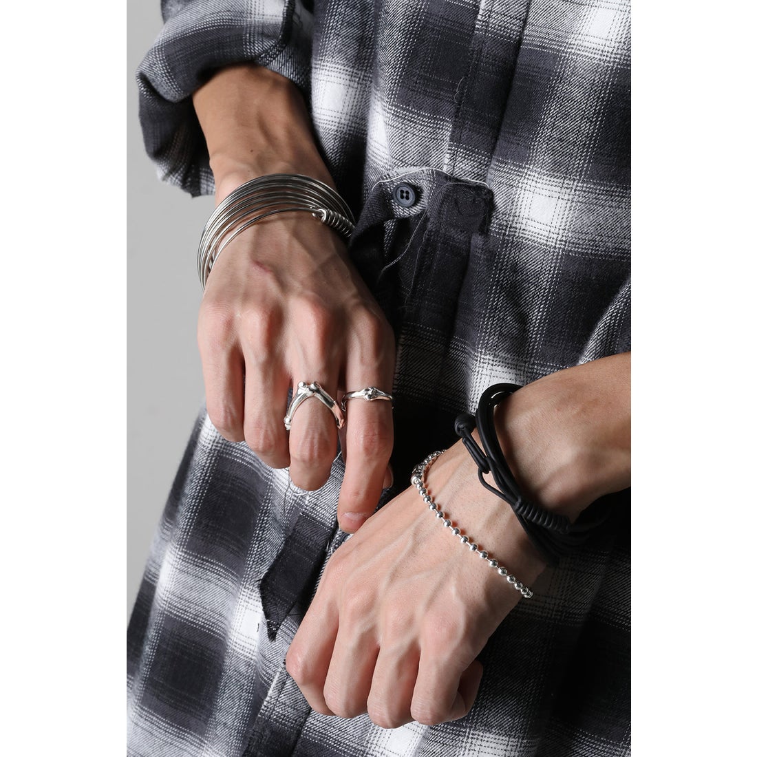 タカヒロミヤシタザソロイスト TAKAHIROMIYASHITATheSoloist. bone