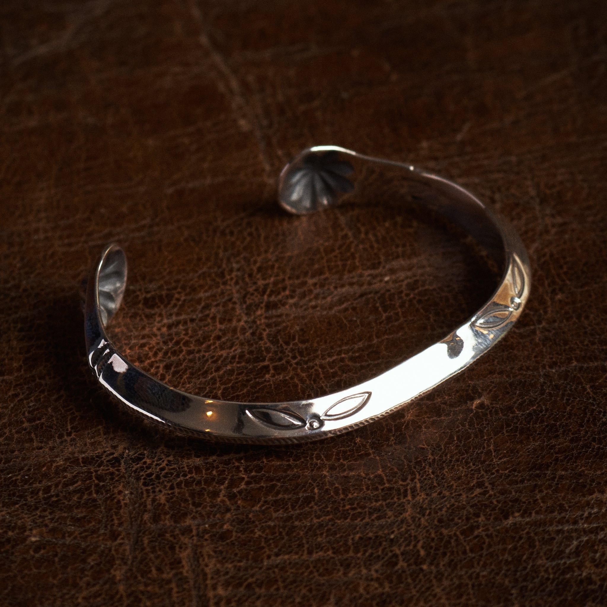 Larry Smith Triangle Side Shell Bracelet BR-0011 – Second Sunrise