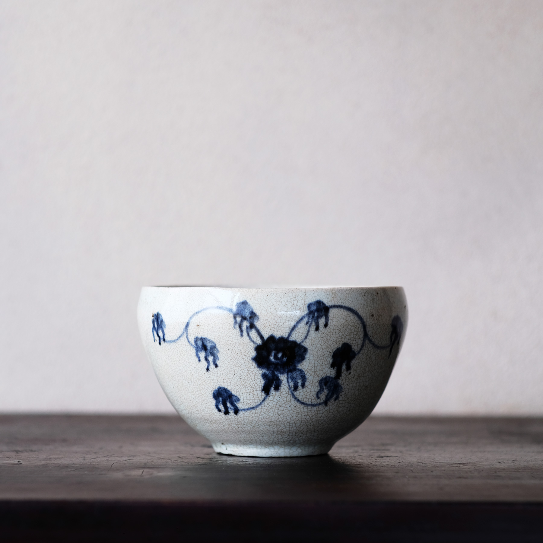 伊万里焼 古伊万里 初期伊万里吹墨染付 花文碗 時代箱 C R5004