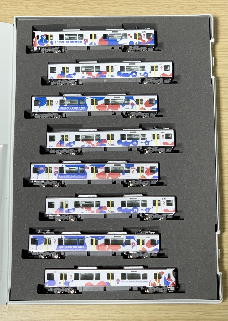 TOMIX製オリジナルNゲージ 323系大阪・関西万博ラッピング列車」（8両