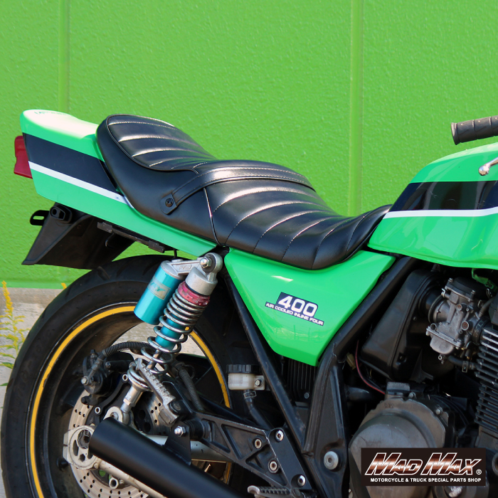 カワサキ ZRX400/ZRX-II用 タックロールシート ブラック [株式会社