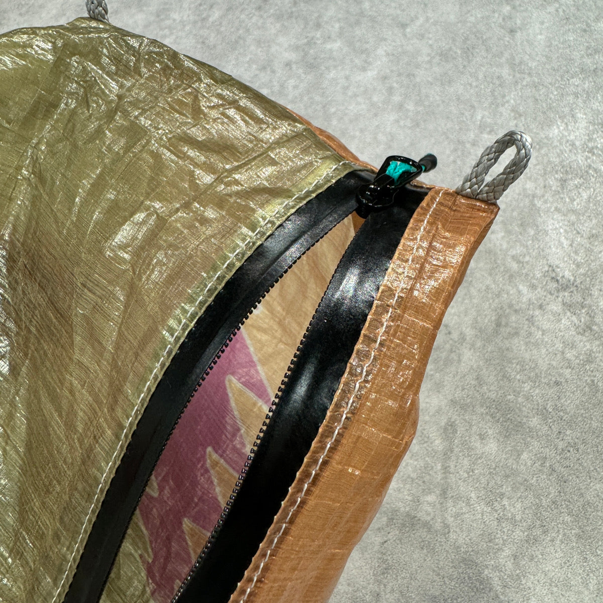 パーマンド バトン（perm and baton）Upper Zip SACK M（HIGH VOLTAGE