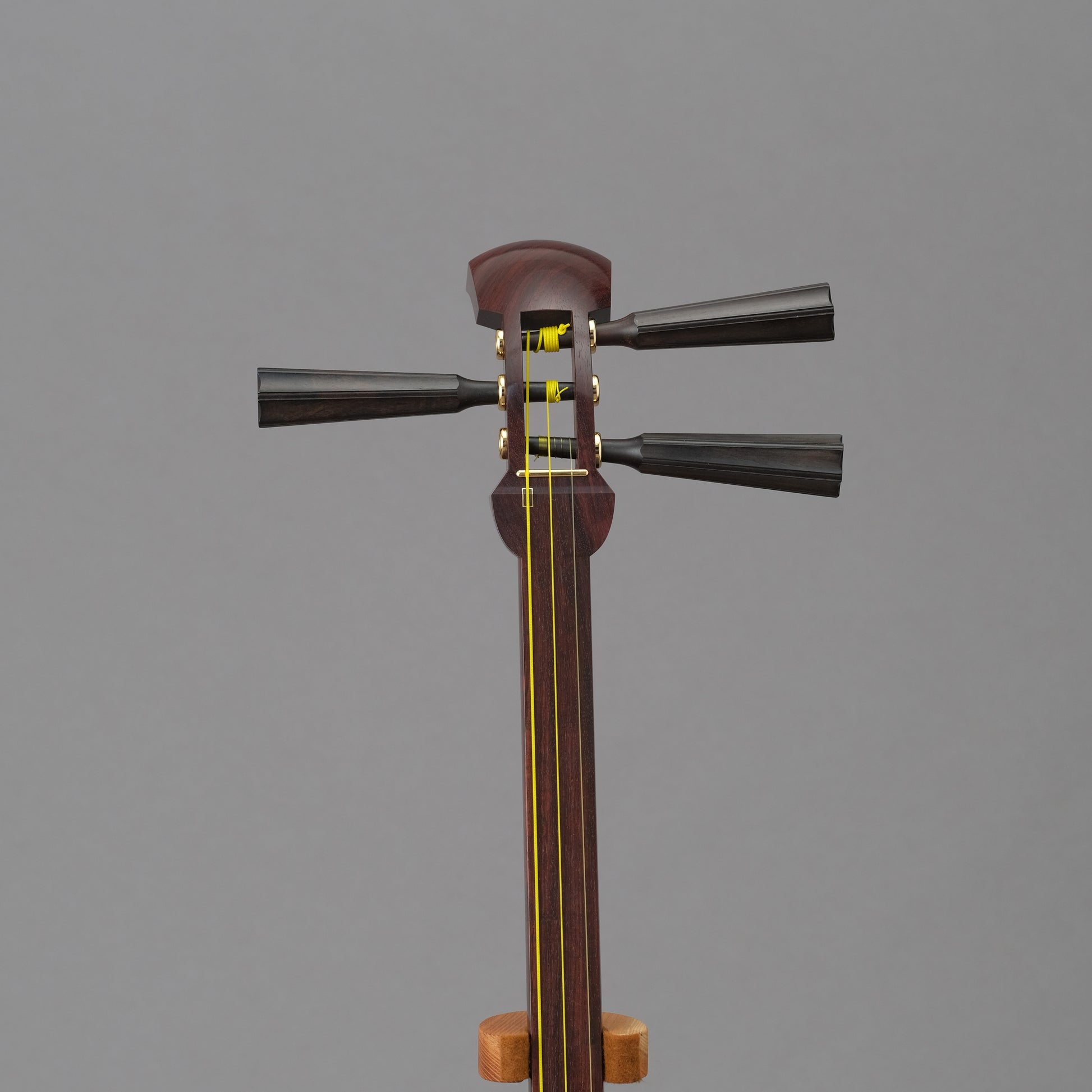 津軽紅木三味線セット【綾杉胴】 舞台用三味線 ｜ 三味線専門店菊岡
