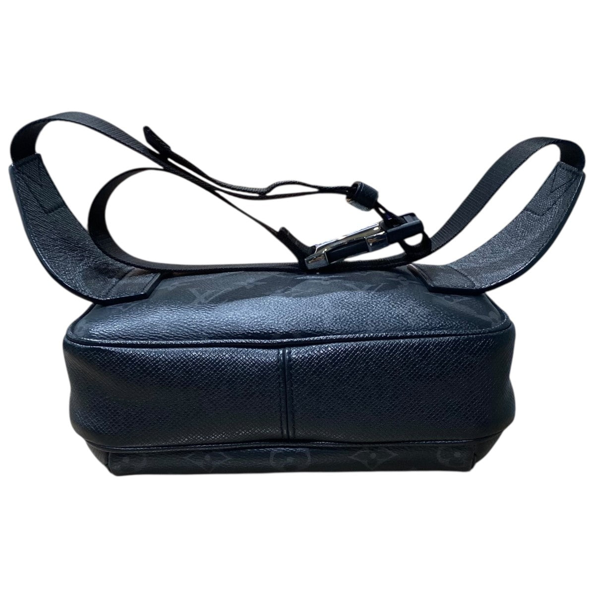 LOUIS VUITTON(ルイヴィトン) タイガ エクリプス バムバッグ