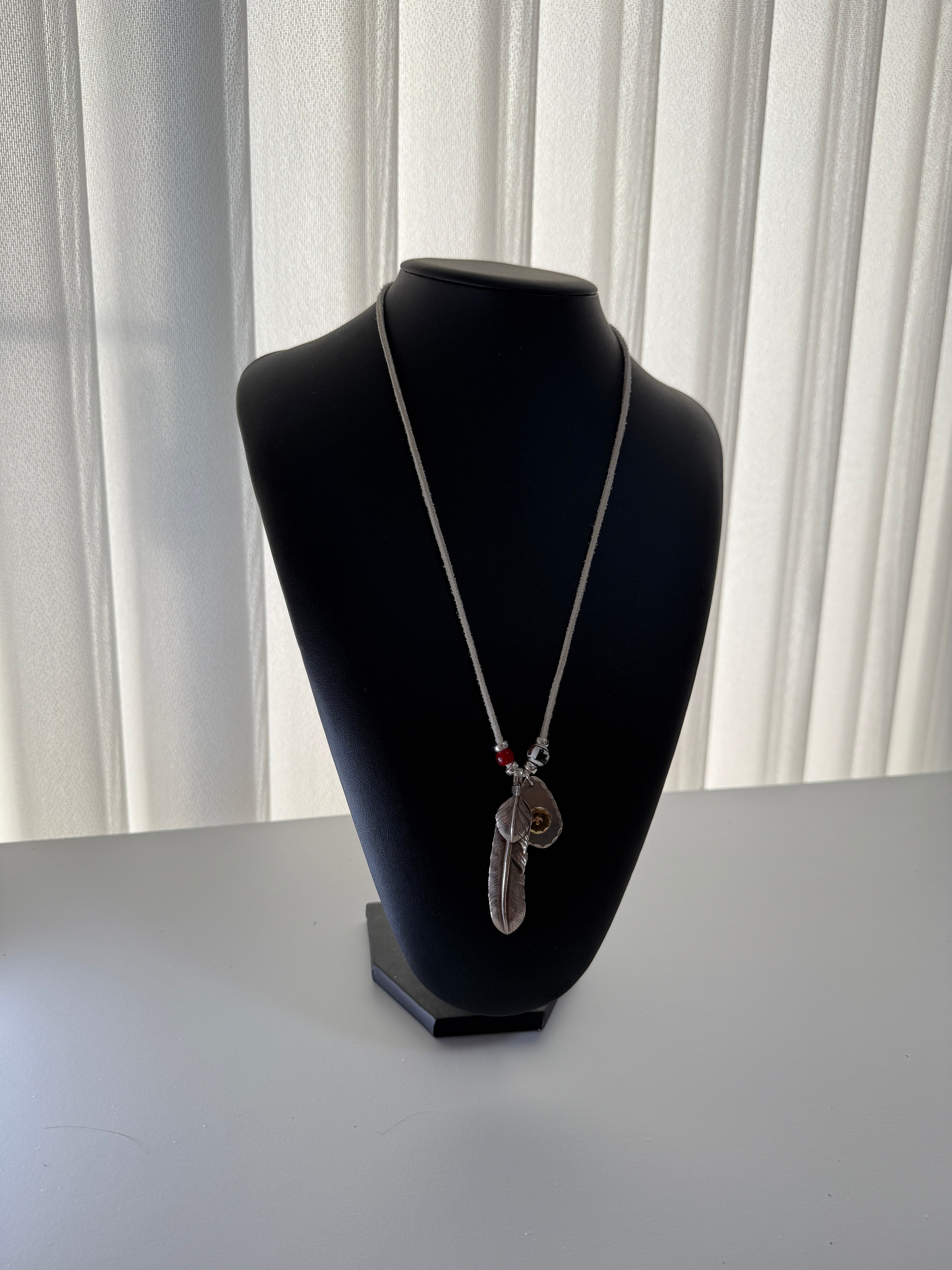 ゴローズ 上銀特大フェザー（左向き）＋金メタル付印台メタル＋ビーズ付革