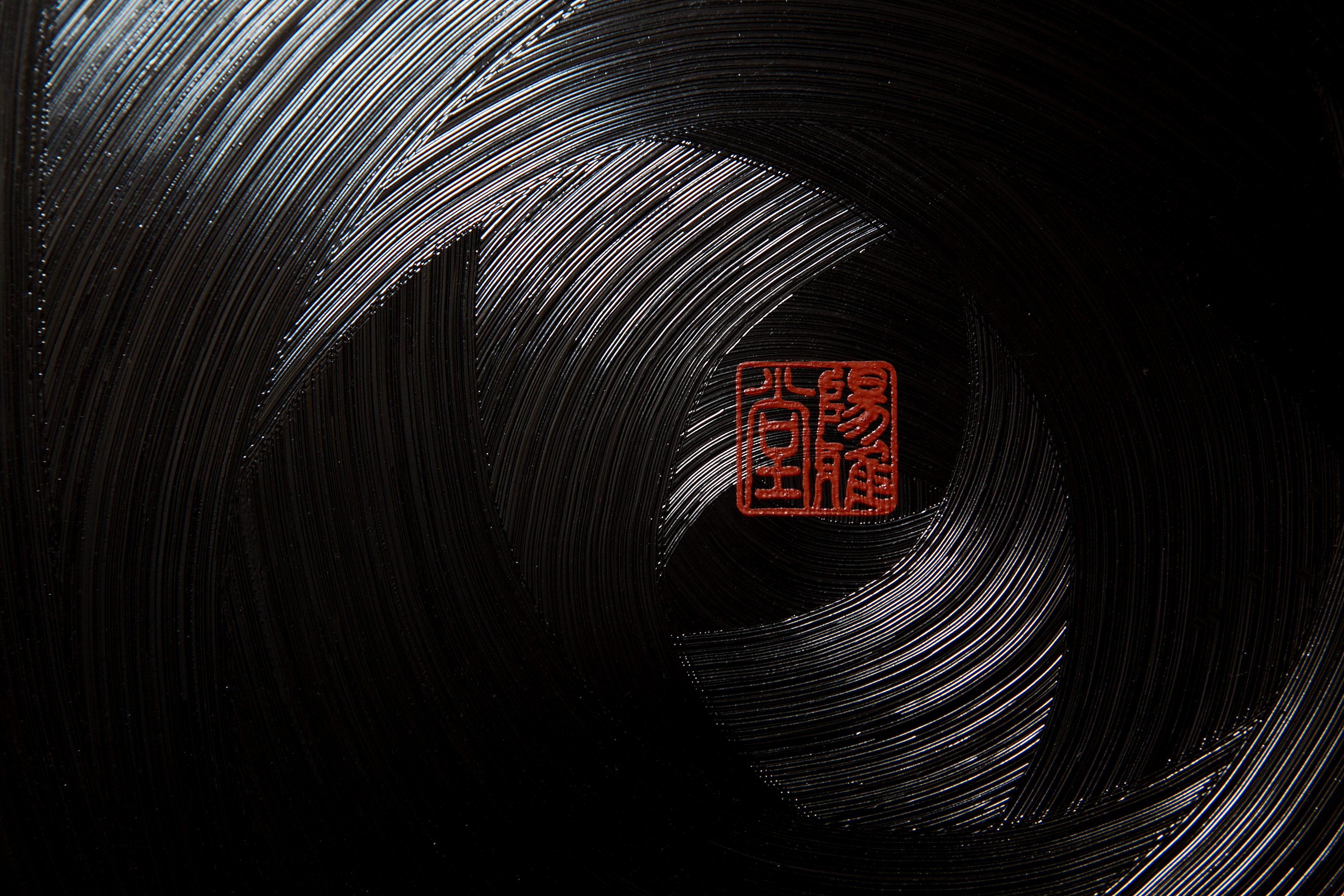 鎌倉彫の丸盆6寸 一色錆 椿一輪 | 鎌倉彫陽雅堂 公式オンライン