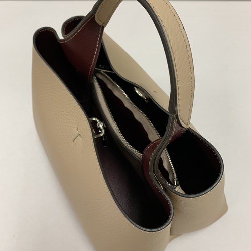 TOD'S（トッズ） レザーマイクロバッグ レディース ピンクベージュ 訳