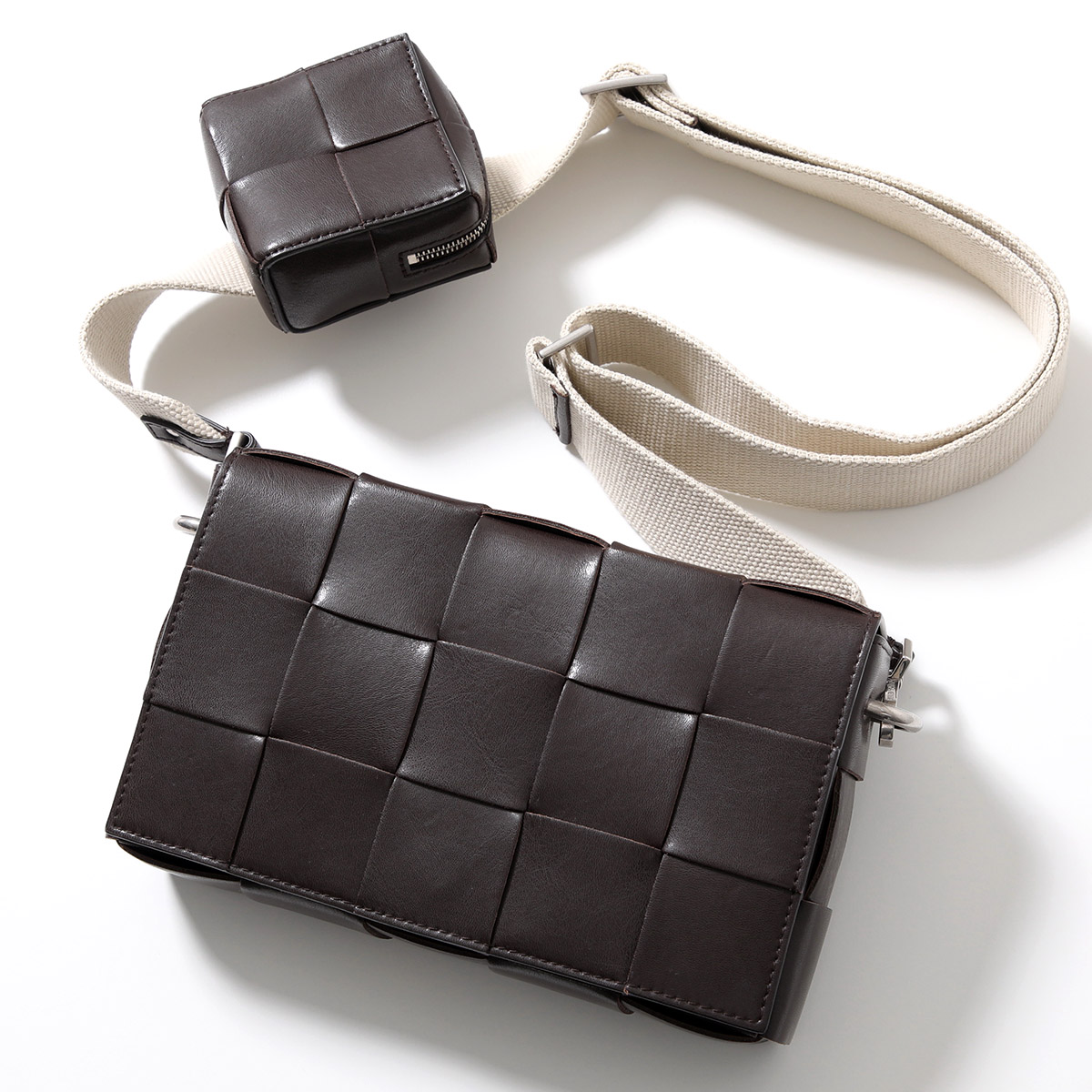 BOTTEGA VENETA（ボッテガ・ヴェネタ） バッグ CASSETTE カセット