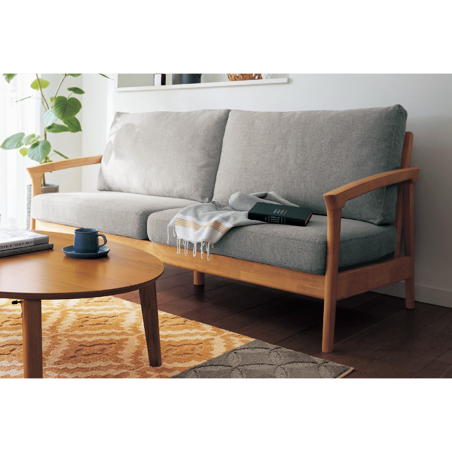 ベルメゾン 耐久性にこだわったクッションの木フレームソファ