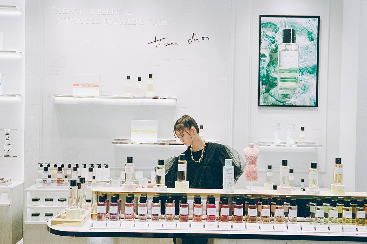 齋藤飛鳥×DIOR BEAUTY SHIBUYA｜ひとつひとつの香りに宿る、記憶と物語