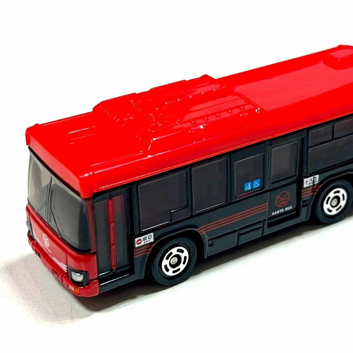 トミカ」に関東自の路線バス 6千個製造、12月10日のバスフェスタで