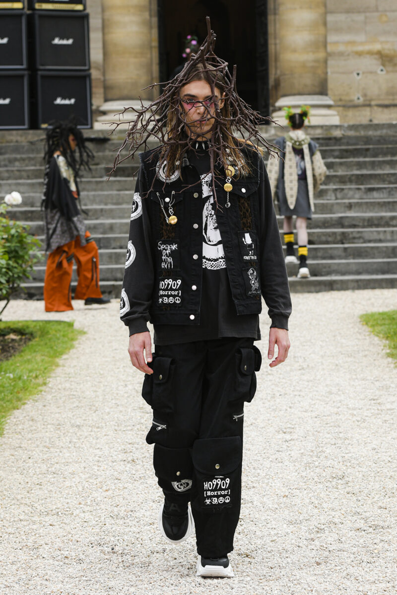 キディルはアーティストHo99o9とコラボ。2025年春夏パリ・メンズ