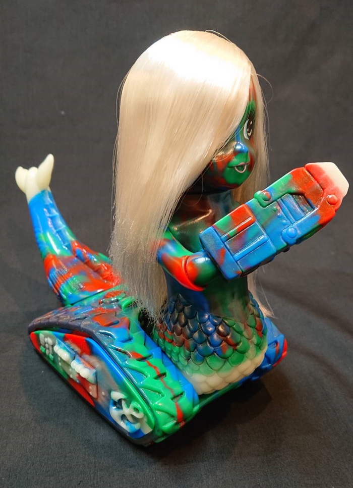 まんだらけ製「人魚戦車リバン」の2022年うめだ店限定最新作第2弾は