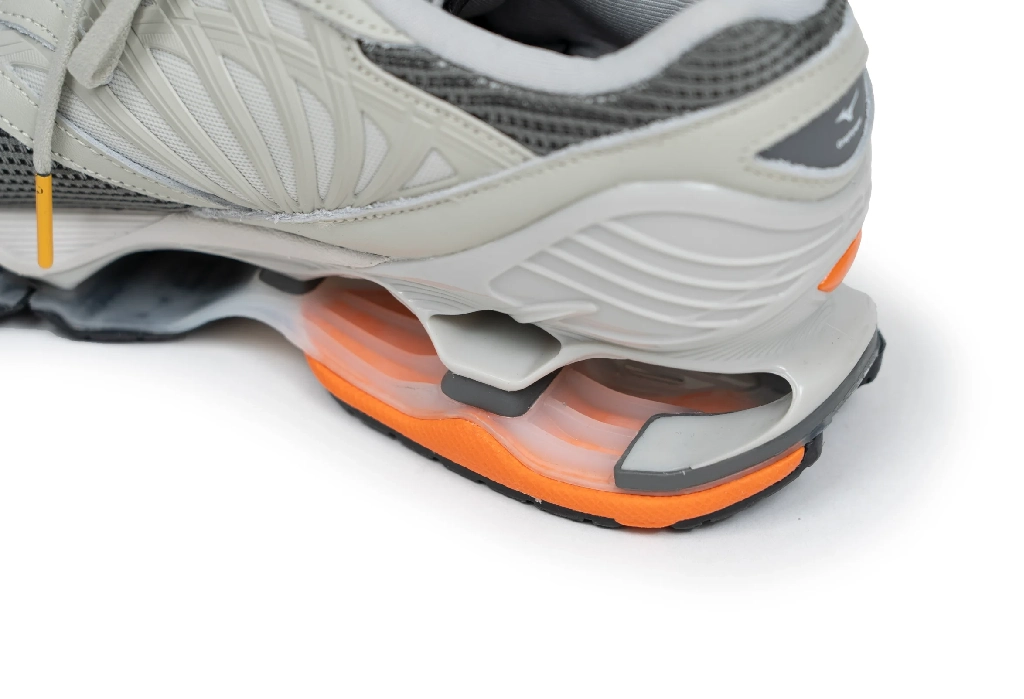 Graphpaper x Mizuno Wave Prophecy 
