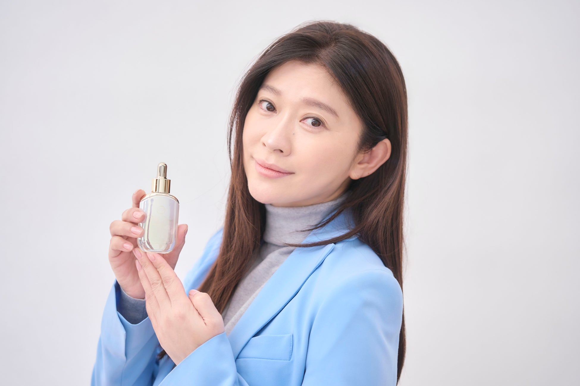篠原涼子プロデュース 美容液『Perle Savon Premium Serum』発売開始