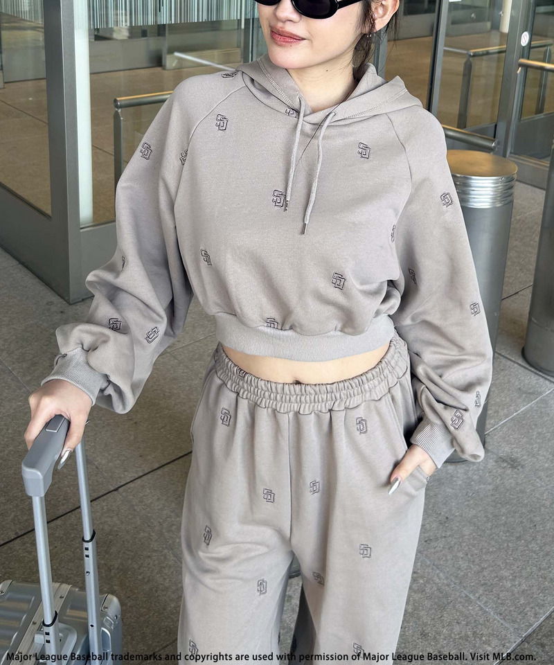 MLB】総柄刺しゅうロゴフーディセットアップ｜BACK TO THE FIELD