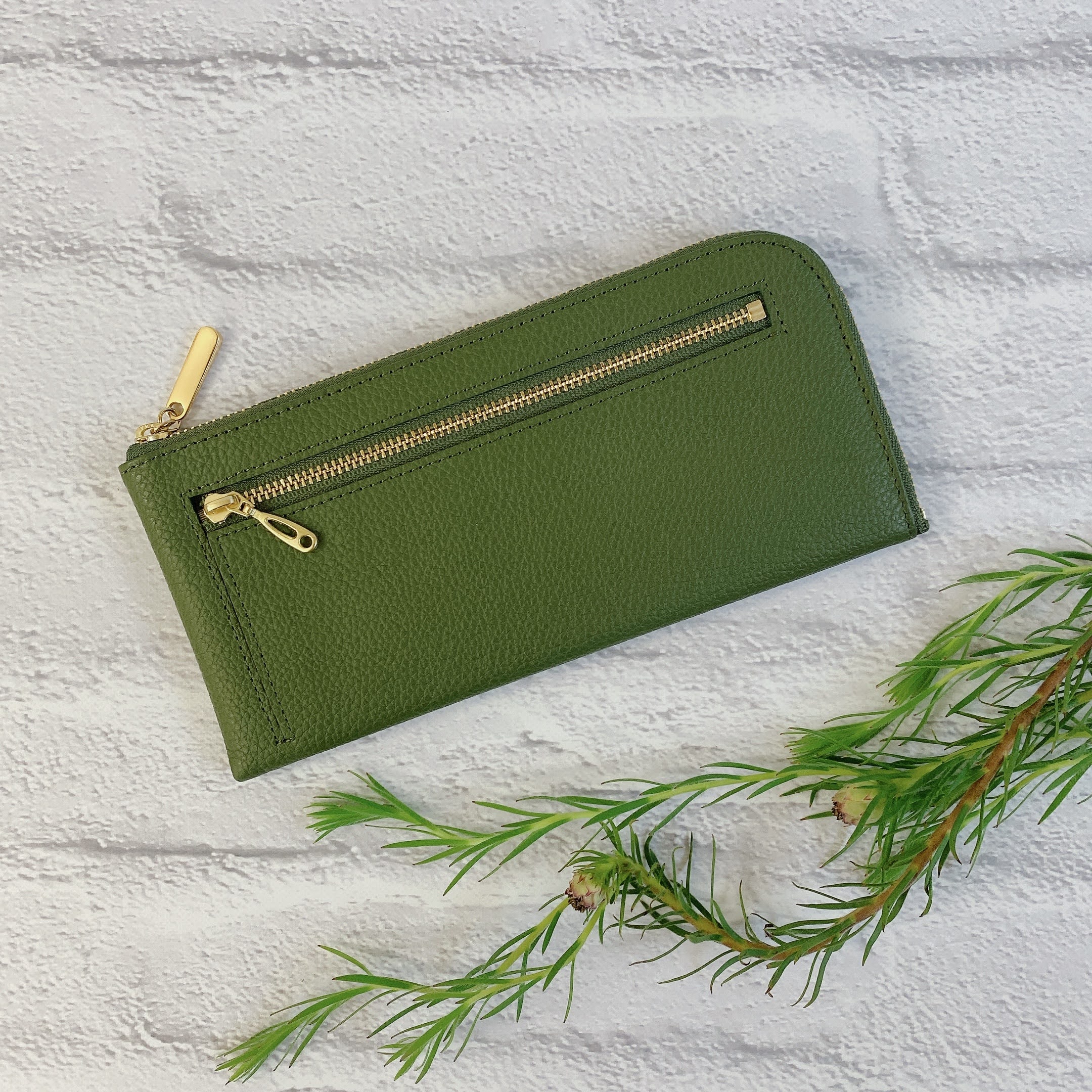 薄くて大容量なL字長財布 14枚カードポケット 牛革 シュリンクオリーブ