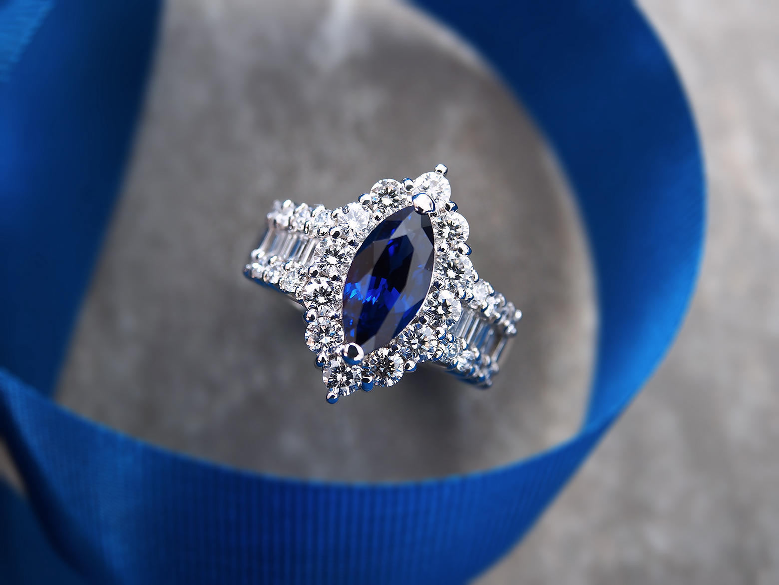 PT サファイア（スリランカ産・ロイヤルブルー）リング2.14ct/D:1.46ct