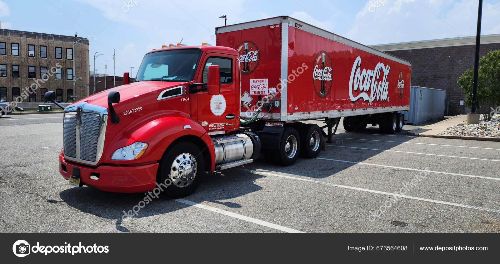 ニューヨーク アメリカ 2023 ケンワース T680 コーラのトラック輸送