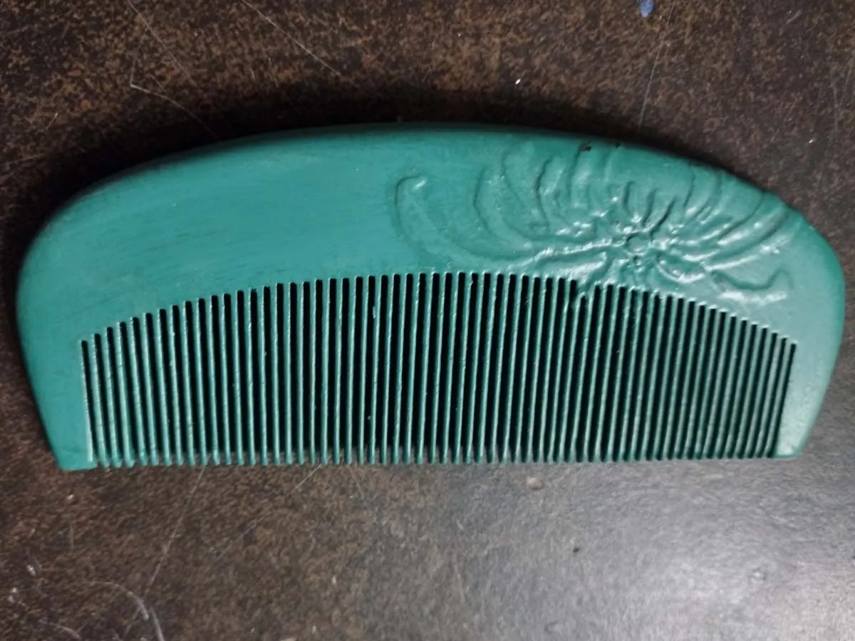 銀粉を自作する生徒さん ｜漆コラム｜松田祥幹 蒔絵・金継ぎ教室／東京