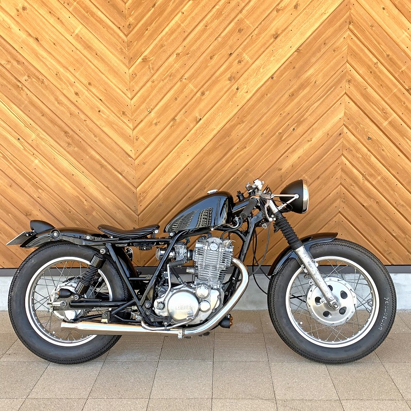ソロサドルシートキット ホワイト SR400/500 / 2％er オフィシャルWebstore