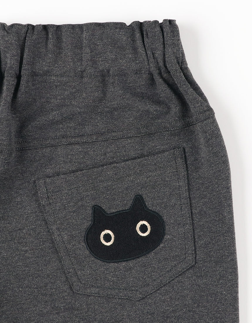アツコマタノ 【綿混】後ろポケットの黒猫アップリケがポイント！動き