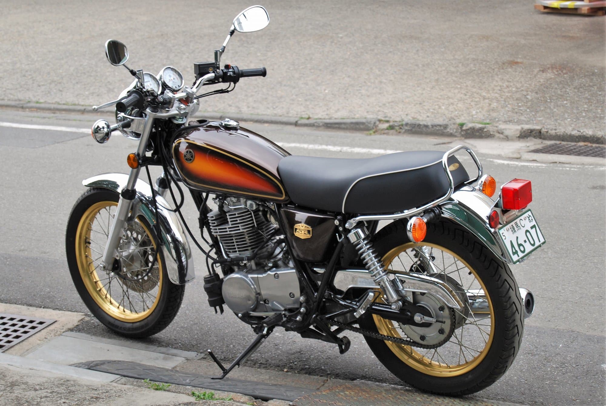 フラットテール ダブルシート Bパイピング SR400｜K＆H