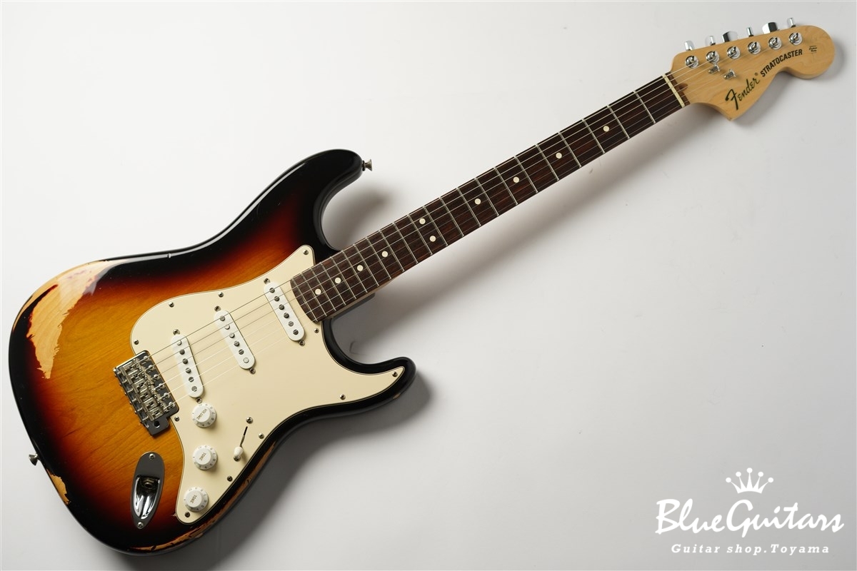 Fender Highway One Stratocaster - 3-Color Sunburst | Blue Guitars