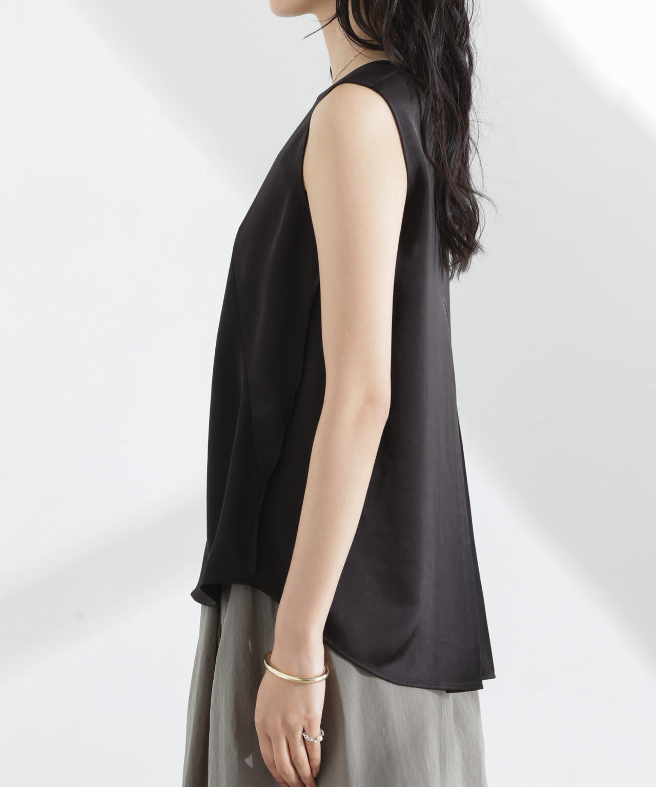 ダブルサテンノースリーブ トップス
