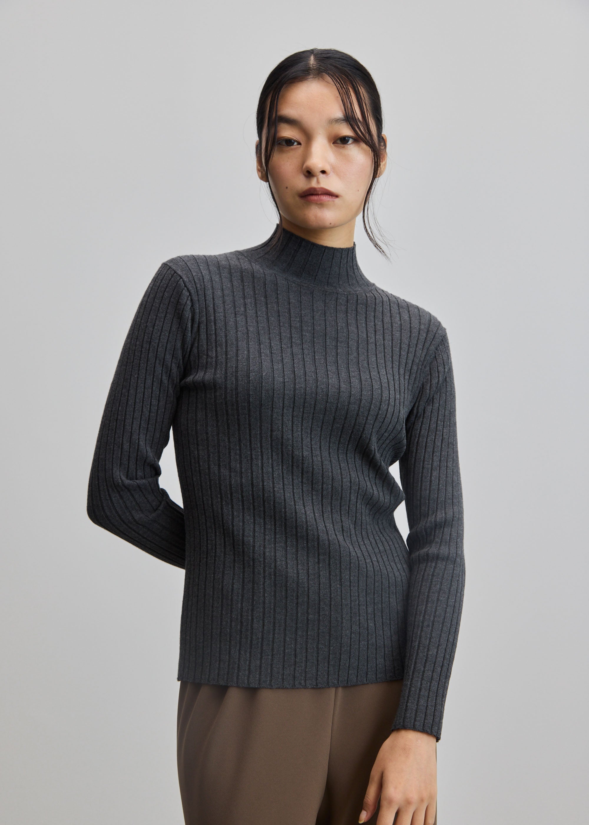 ワイドリブタートルネックニット - SOÉJU online store｜上質な大人の