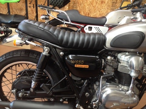カワサキ W650 社外シート加工 | 1度の人生楽しまなきゃ