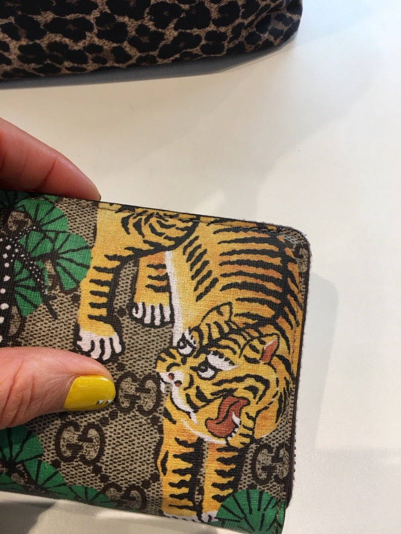 GUCCIのトラ柄(タイガース？)長財布は運を呼ぶ？！ | 森下流☆健康運動