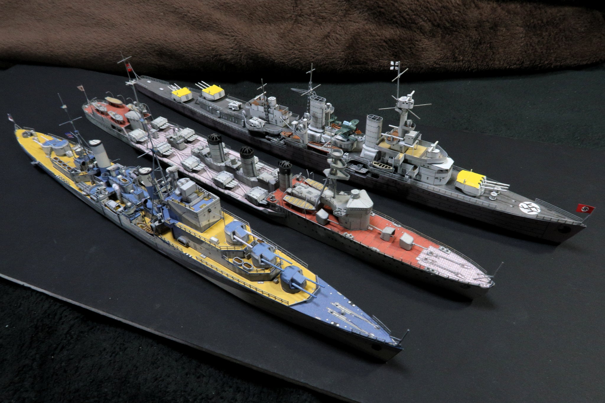 イギリス海軍 軽巡洋艦シリアス (1:400) ペーパークラフト | ladder-23