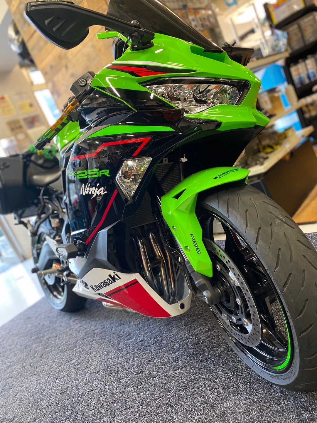 Kawasaki Ninja ZX-25R/SE POWERBOX FULL 'S' | SP忠男 浅草店ブログ