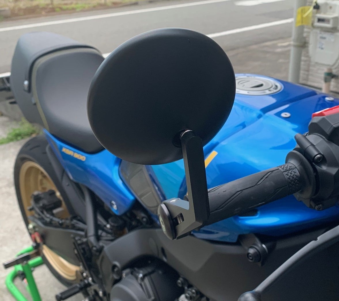 新型XSR900のノーマルハンドルに社外バーエンドミラーを取り付ける方法