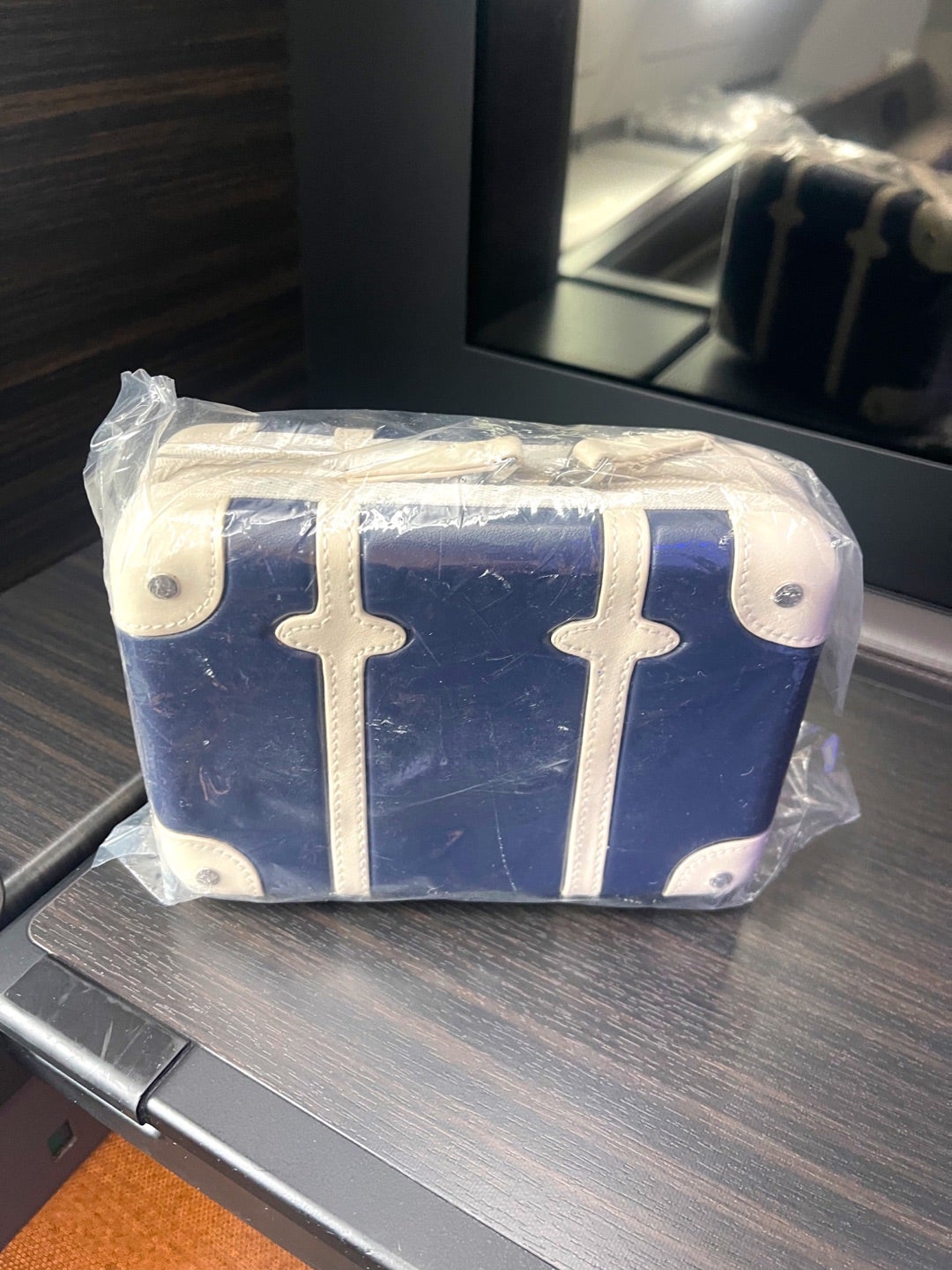 ANAハワイ線フライングホヌ「ファーストクラスのアメニティ」 | 小笠原