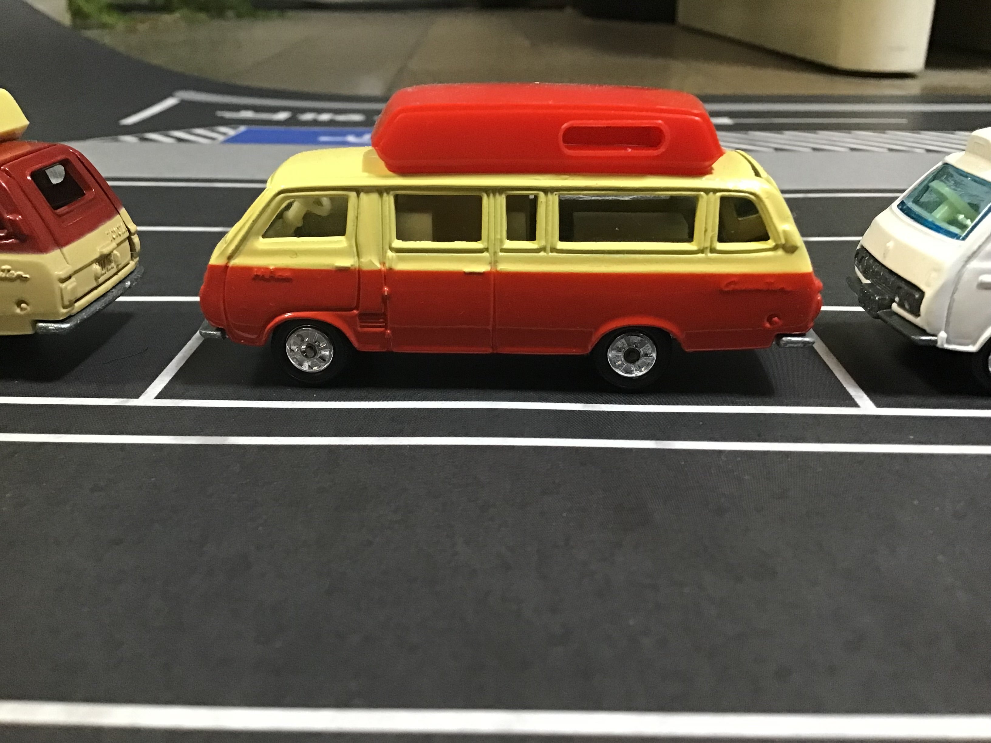 黒箱トミカNo.56-1日本製トヨタハイエースコミューター