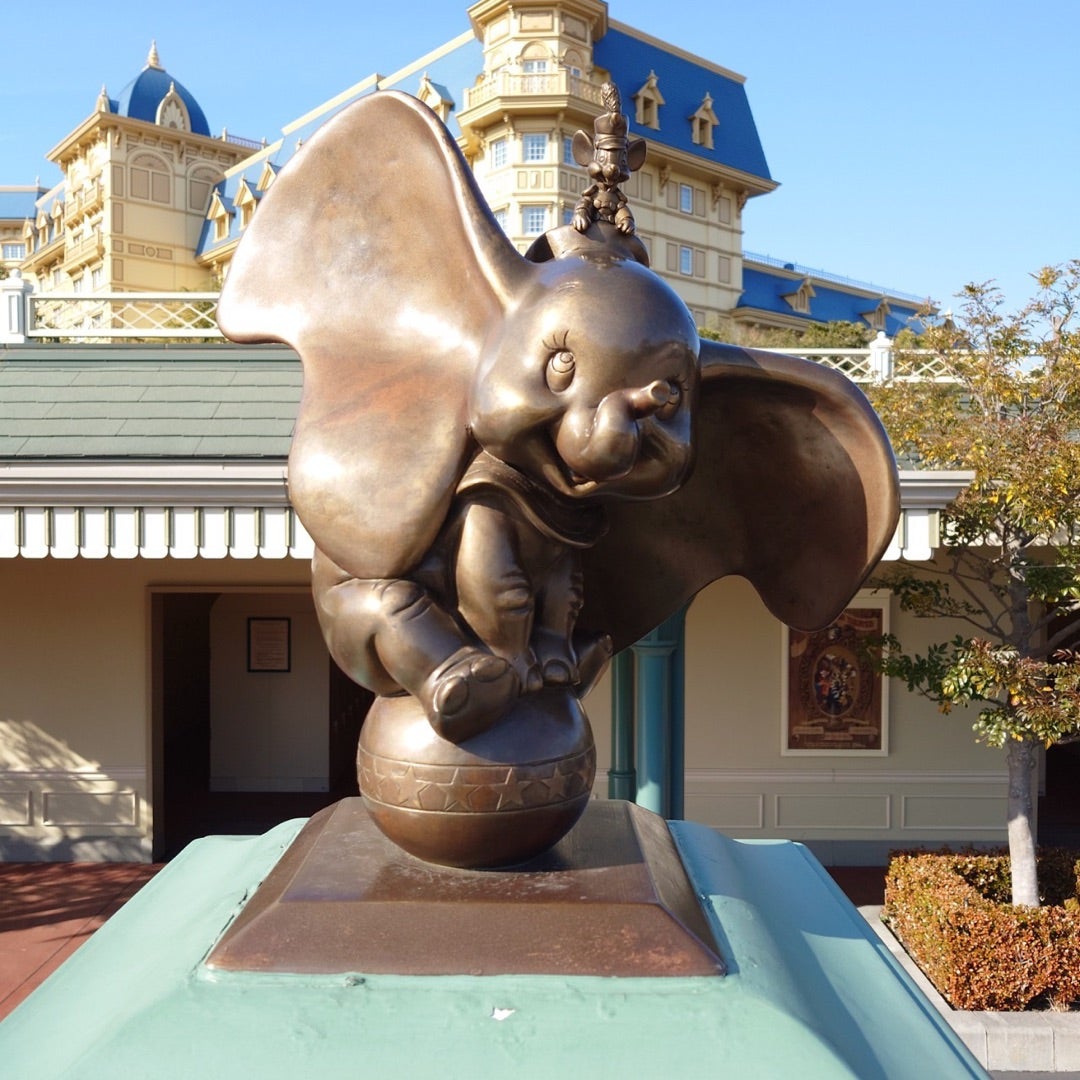 東京ディズニーリゾート ブロンズ像ピンバッジにチップ＆デール