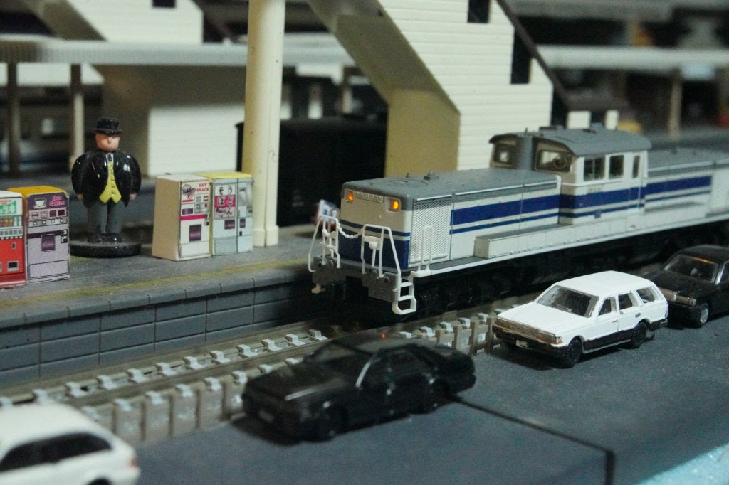 模型紹介】312 DD51 592号機「ユーロライナー色」前編 ～結局、電球色