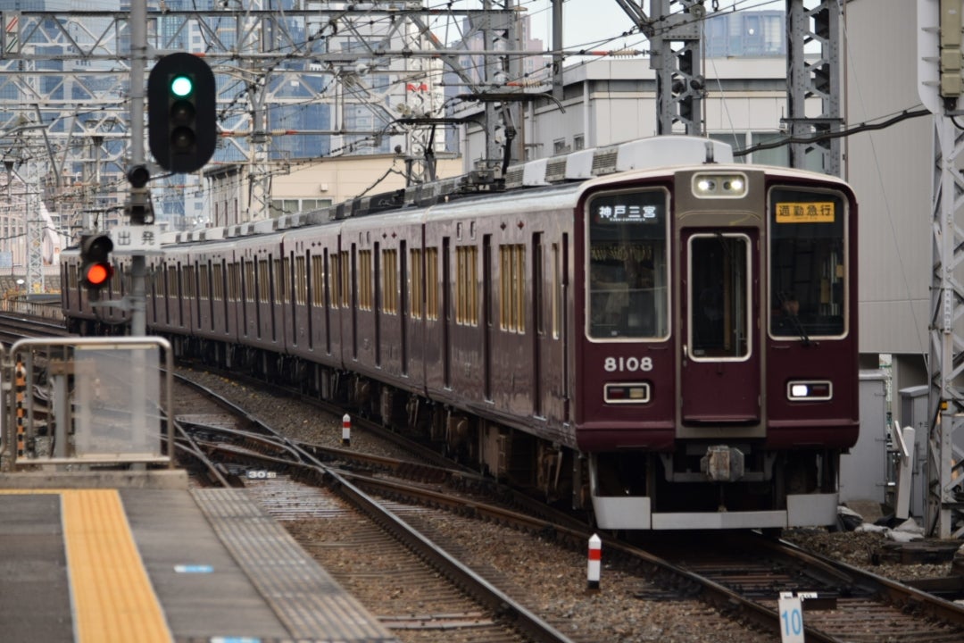 阪急8000系列初期車唯一のシングルアームパンタ搭載車 | ぐーさんの