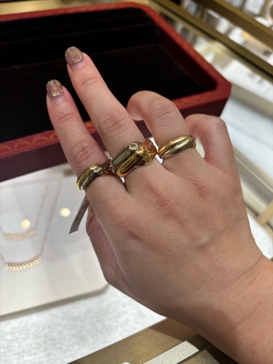 ジュエリー：Cartier カルティエトリニティ クッションリング試着